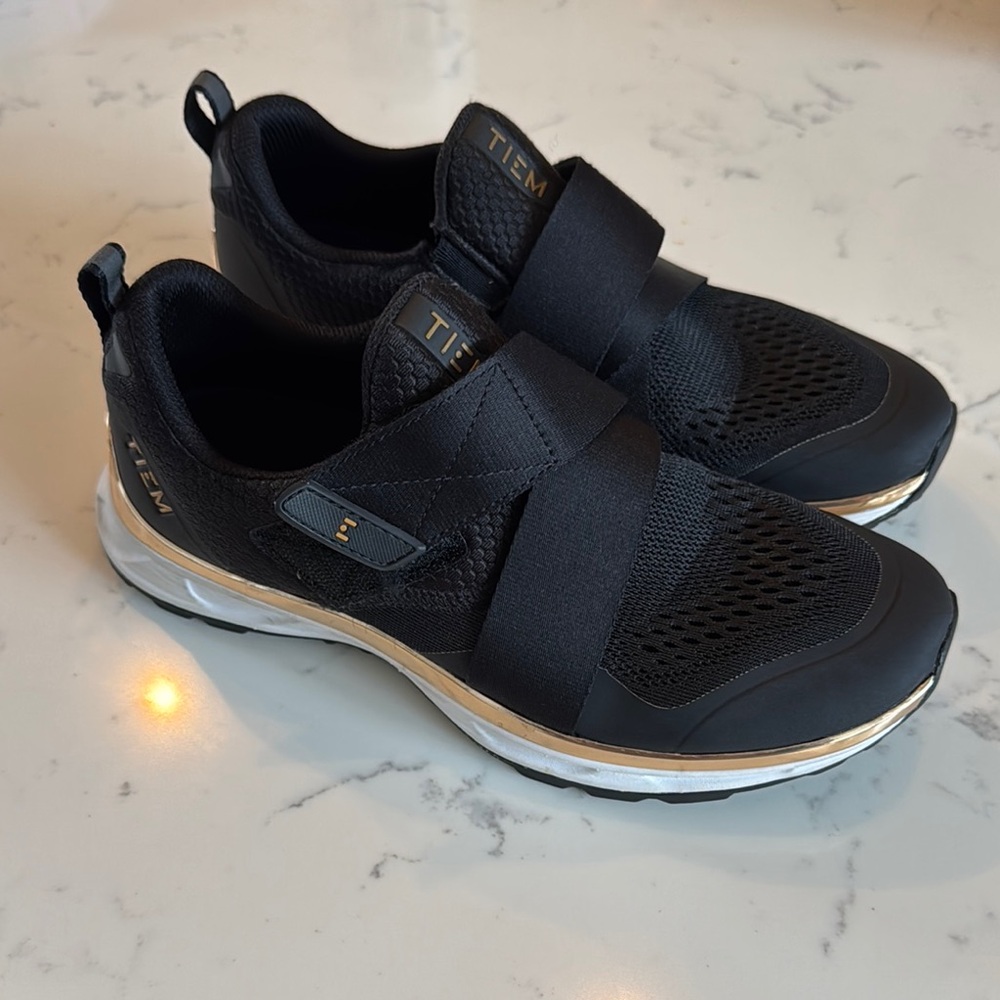 Black womens tiem spin shoes